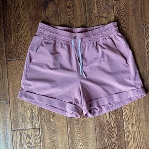 Lululemon spring breakaway shorts, size 6